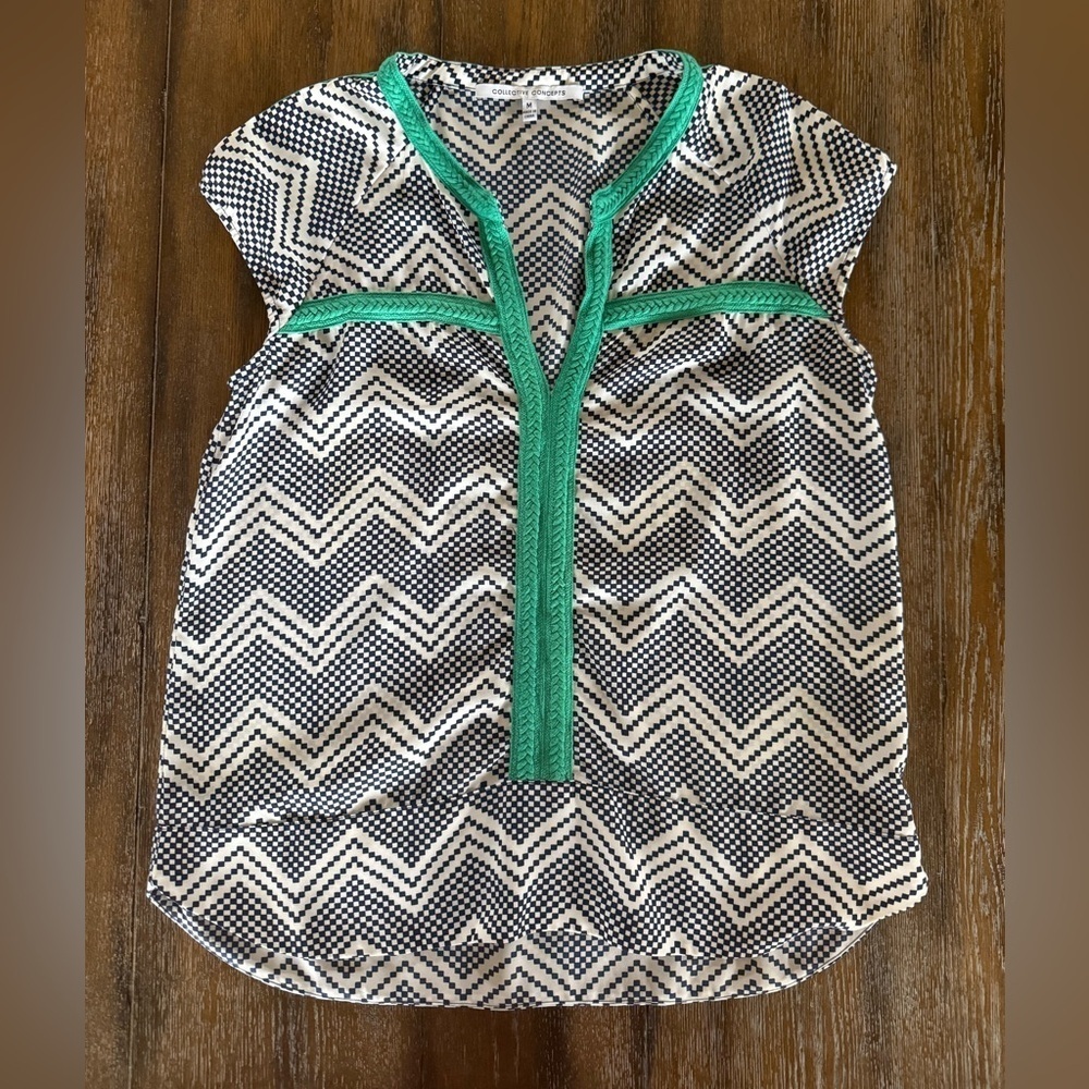 Collective Concepts Women’s Navy and Cream Chevron Top with Green Accents Size M